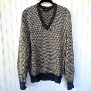 La Collina vintage light brown houndstooth patterned knit v neck sweater